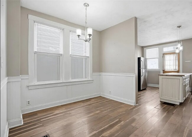 Building Photo - Charming 2 bedroom/1.5 bathroom updated home-Mt. Washington