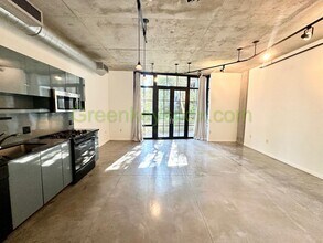 Building Photo - Studio Condo Available in the Pearl's Stre...