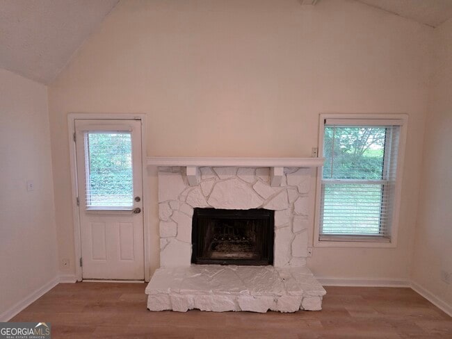 Building Photo - 450 Booth Cir SW