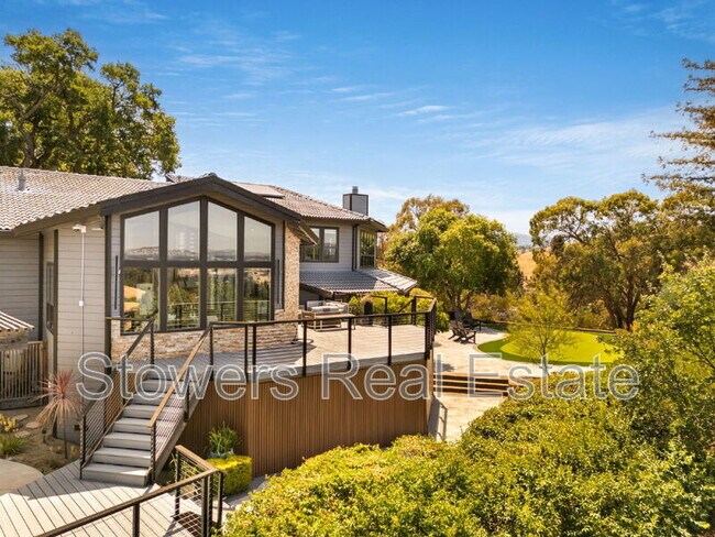 Building Photo - 357 La Casa Via