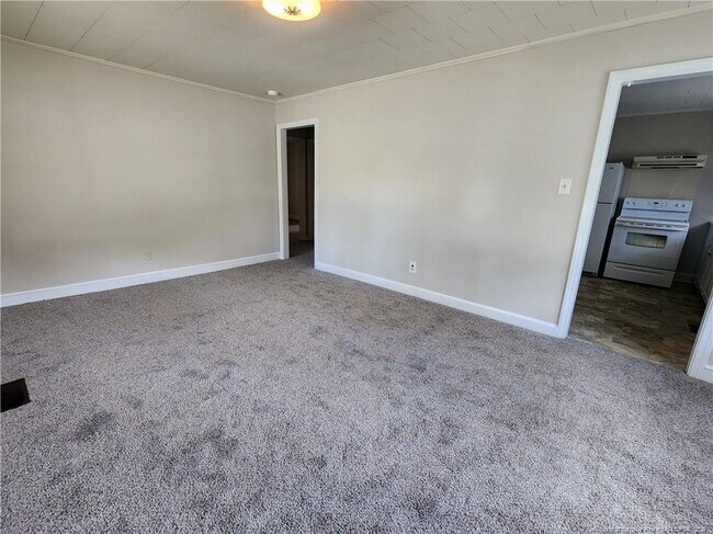 Building Photo - 400 Roxie Ave