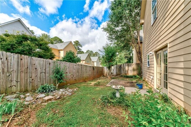 Building Photo - 4768 Sylvan St