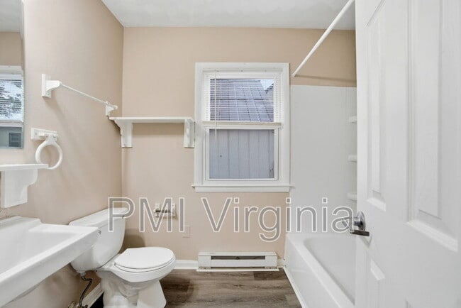 Building Photo - 1109 Hillside Ave