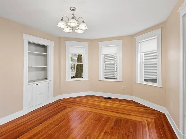 Building Photo - 115 Sagamore Ave