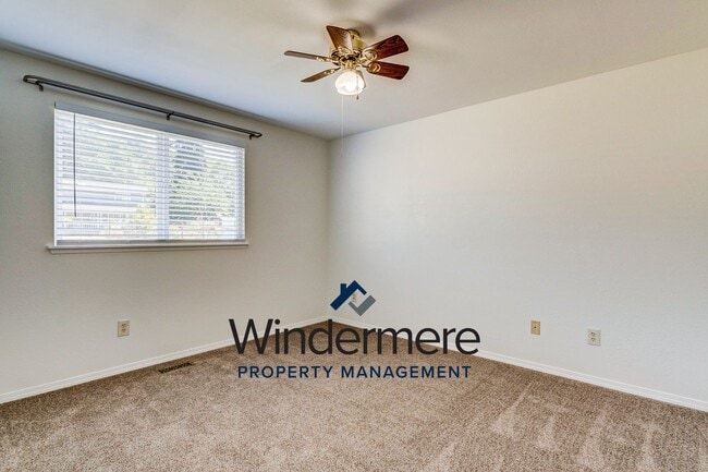 Building Photo - 2 Bed 1 Bath House W/ Garage