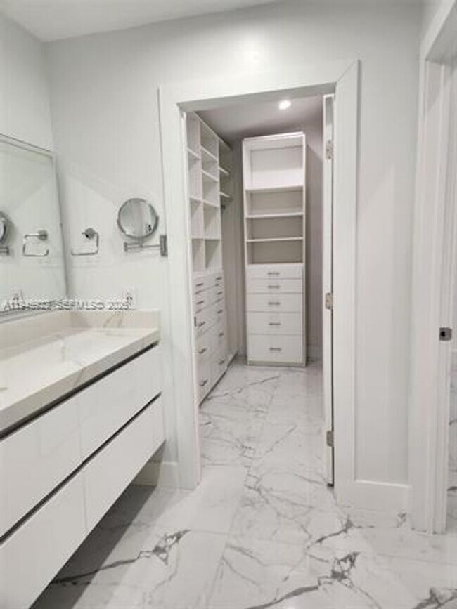 Building Photo - 15152 SW 63rd Ter