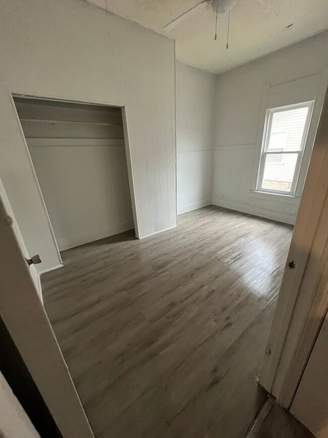 Building Photo - 3 bedroom 2 Bath $875