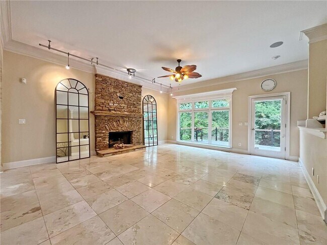 Building Photo - 6709 Wooded Cove Ct