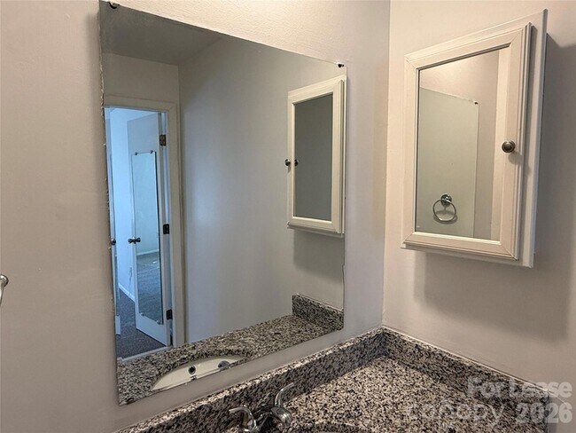 Building Photo - 4605 Hedgemore Dr