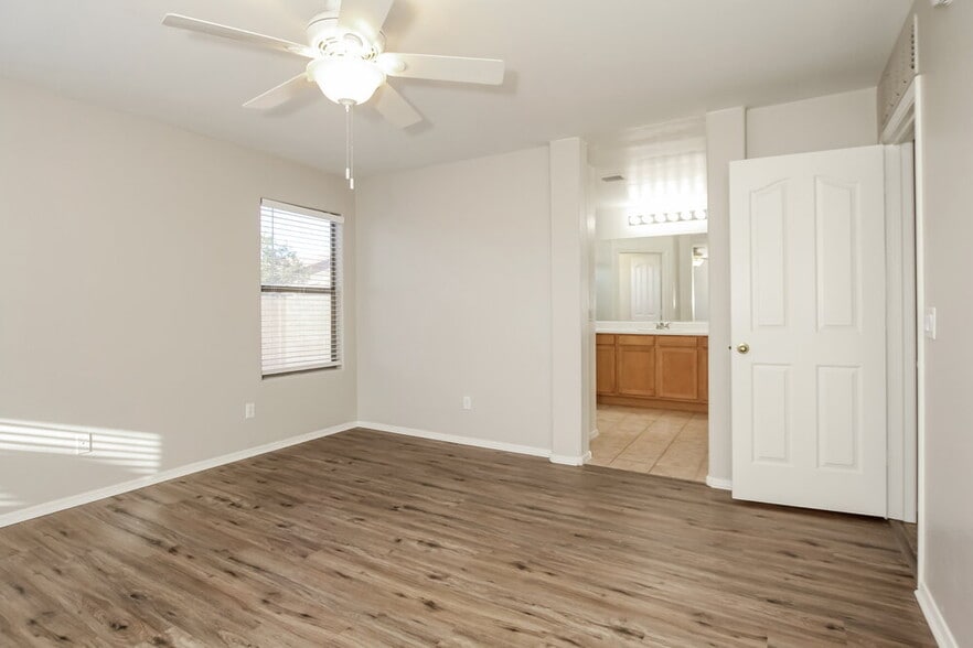 Building Photo - 43680 Bedford Dr