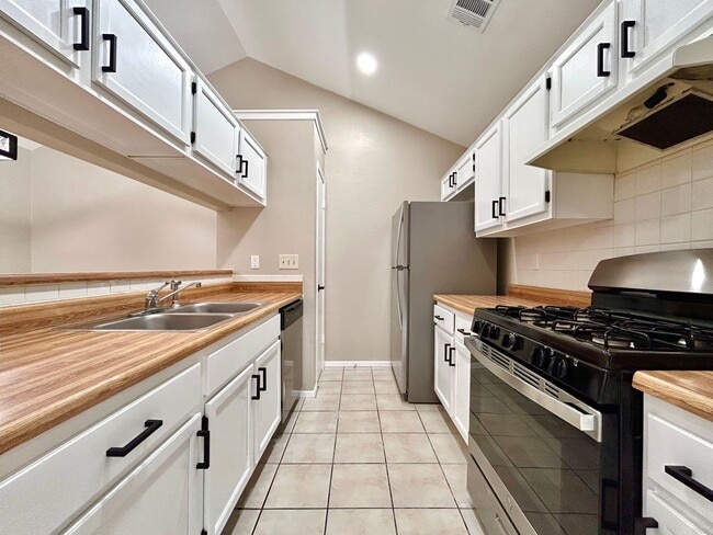 Building Photo - 510 Greenlawn Blvd