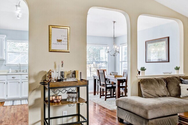 Building Photo - Stunning Open-Concept Home with Modern Amenities and Prime Location