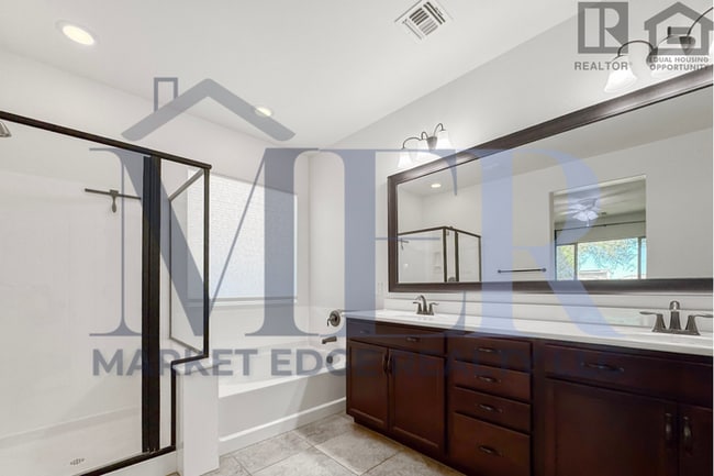 Building Photo - 3Bed/3Bath House in Buckeye! Ready for Immediate Move-In! -- Fenced-In Yard!!