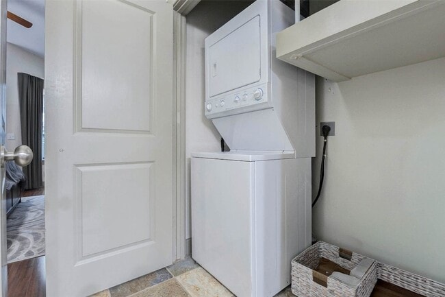 Building Photo - 1901 Post Oak Blvd