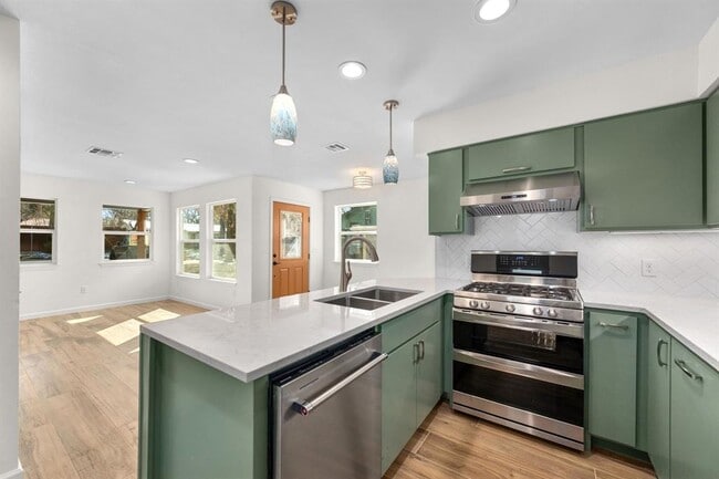 Building Photo - 3904 Tonkawa Trail