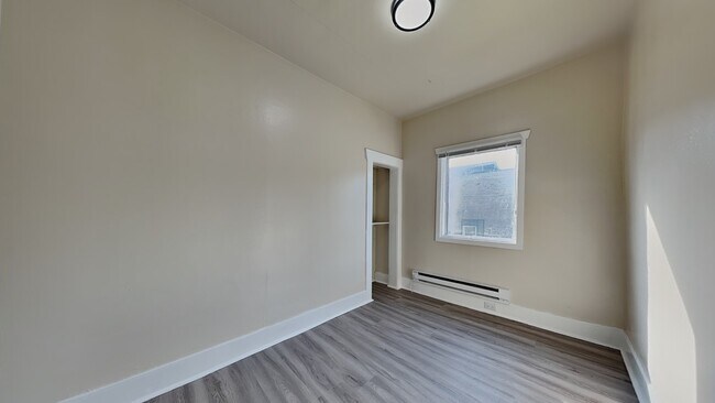 Building Photo - 718 S Yakima Ave