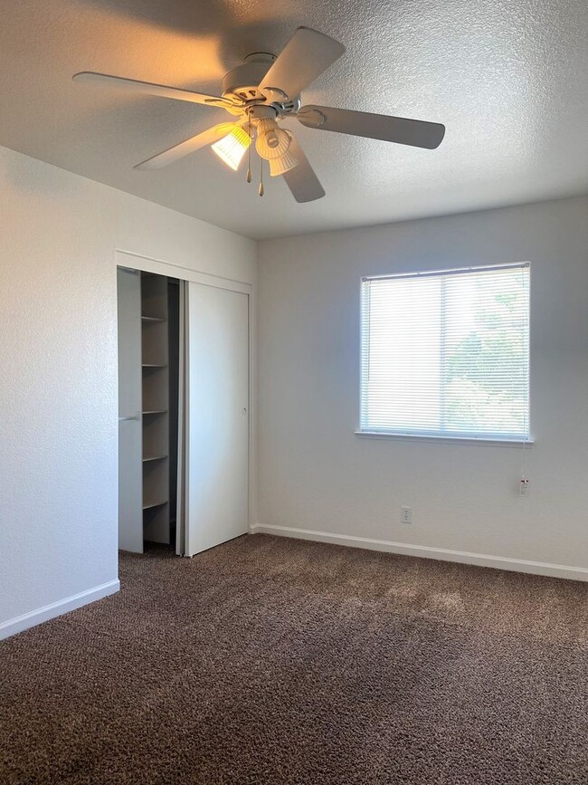 Building Photo - Move in special! Half off 1st month's rent...