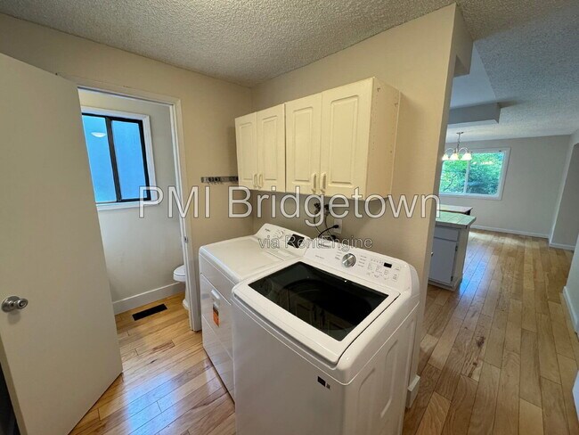 Building Photo - 702 SW 6th Ct