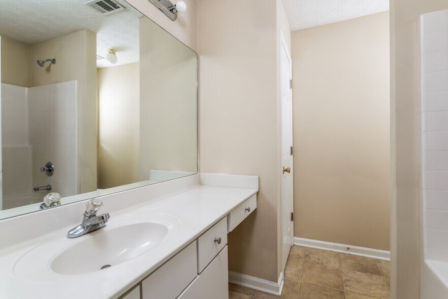 Building Photo - 300 Kentshire Pl NW