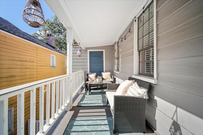 Building Photo - 237 Coming St