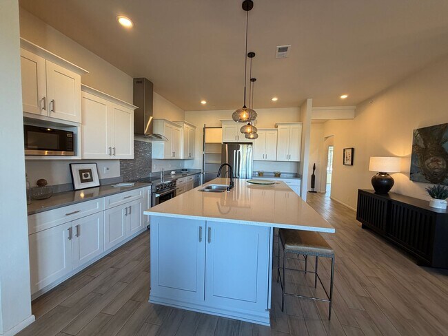 Building Photo - 14 Plano Arbolito