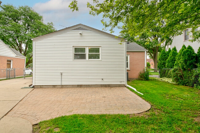 Building Photo - 384 S Wolf Rd
