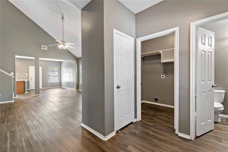 Building Photo - 866407559 A