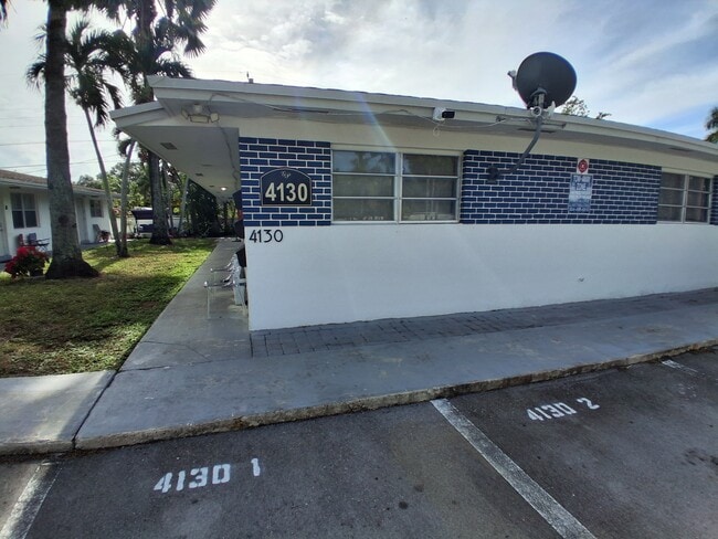 Building Photo - 4130 SW 24th Ct