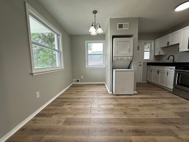 Building Photo - Two-Bedroom Home In Rosedale