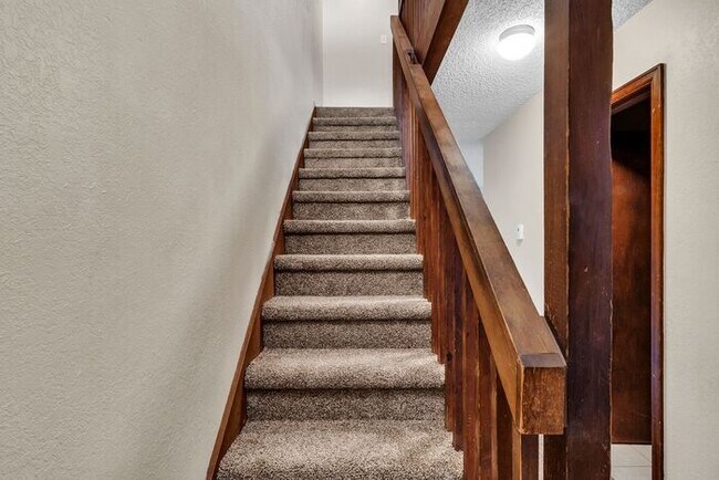 Building Photo - Wonderful 3 Bedroom Townhouse in Cedar Terrace