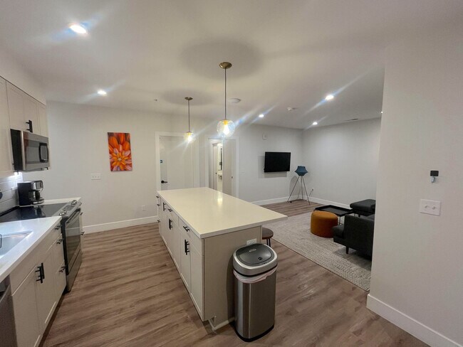 Building Photo - 225 Vine St NW