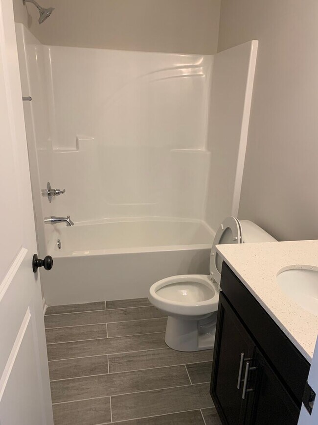 Building Photo - SUBLEASE AVAILABLE JANUARY 2026-JUNE 2026 WITH OPTION TO RENEW