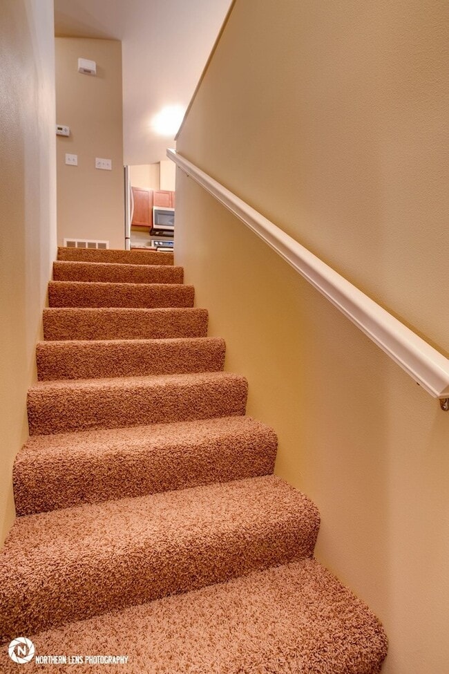 Building Photo - 3 Bedroom East Anchorage Townhouse!