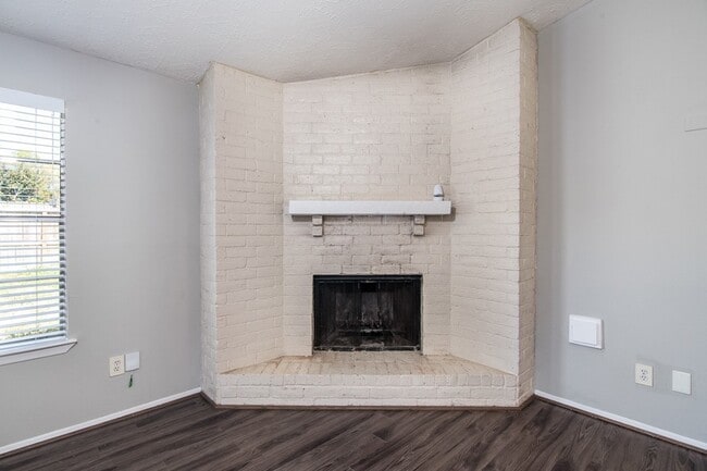 Building Photo - 16210 Cypress Point Dr