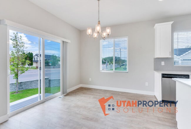 Building Photo - 7632 S Waverly Hls Ln