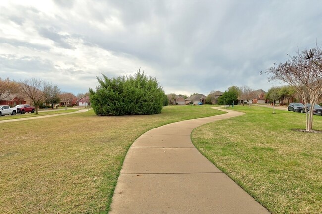 Building Photo - 5916 Round Up Ln