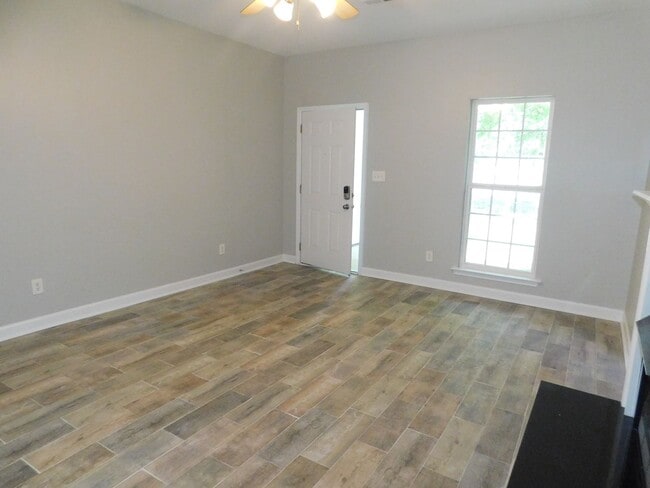 Building Photo - 3 bedroom 2.5 bath single family home