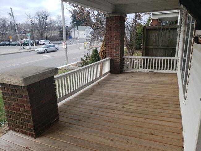 Building Photo - Charming 4 BD/2 BA home in quiet neighborh...