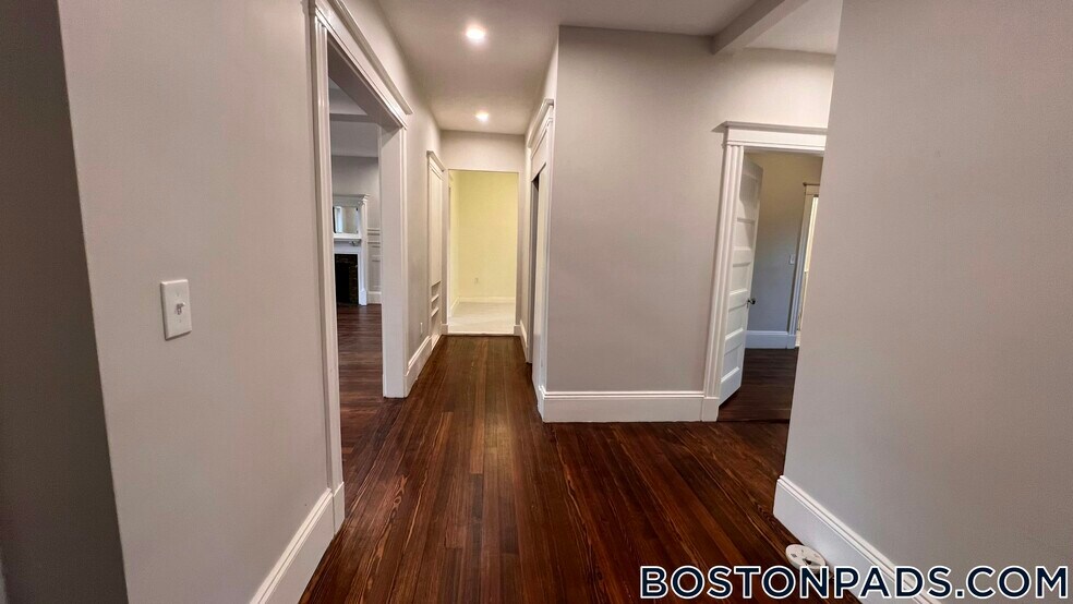 Building Photo - 1855 Beacon St