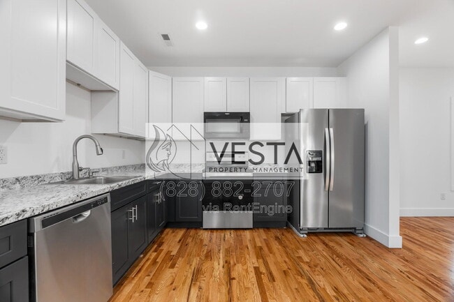 Building Photo - 510 Deaverview Rd