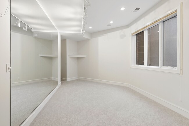 Building Photo - 400 Clayton St