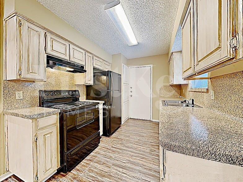 Building Photo - 4428 Sahara Pl