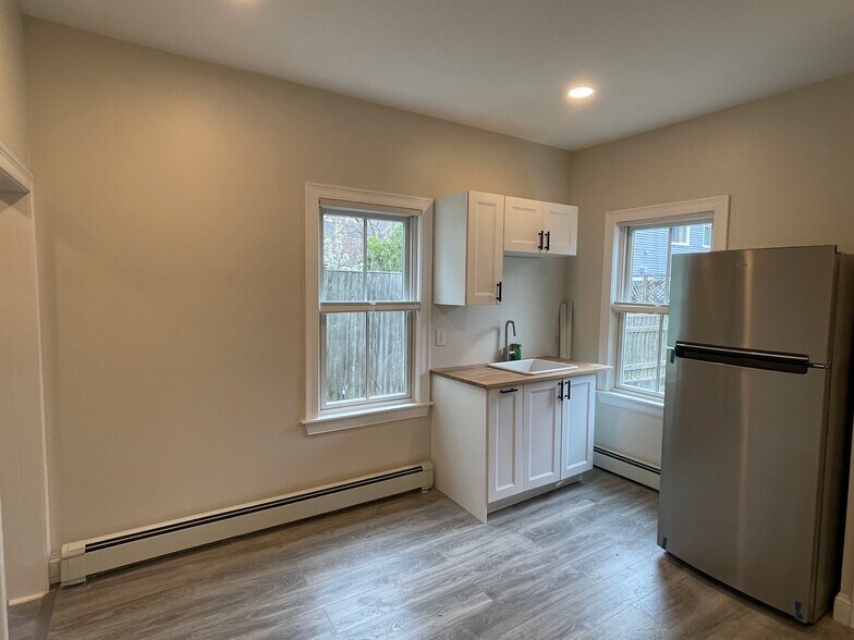 Building Photo - 26 Kenwood St