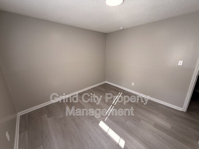 Building Photo - 1157 N Belvedere Blvd