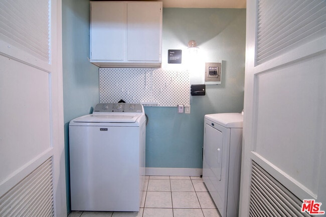 Building Photo - 414 University Ave