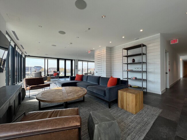 Building Photo - Trendy 1 Bedroom + den in Truxton Circle| Water included!