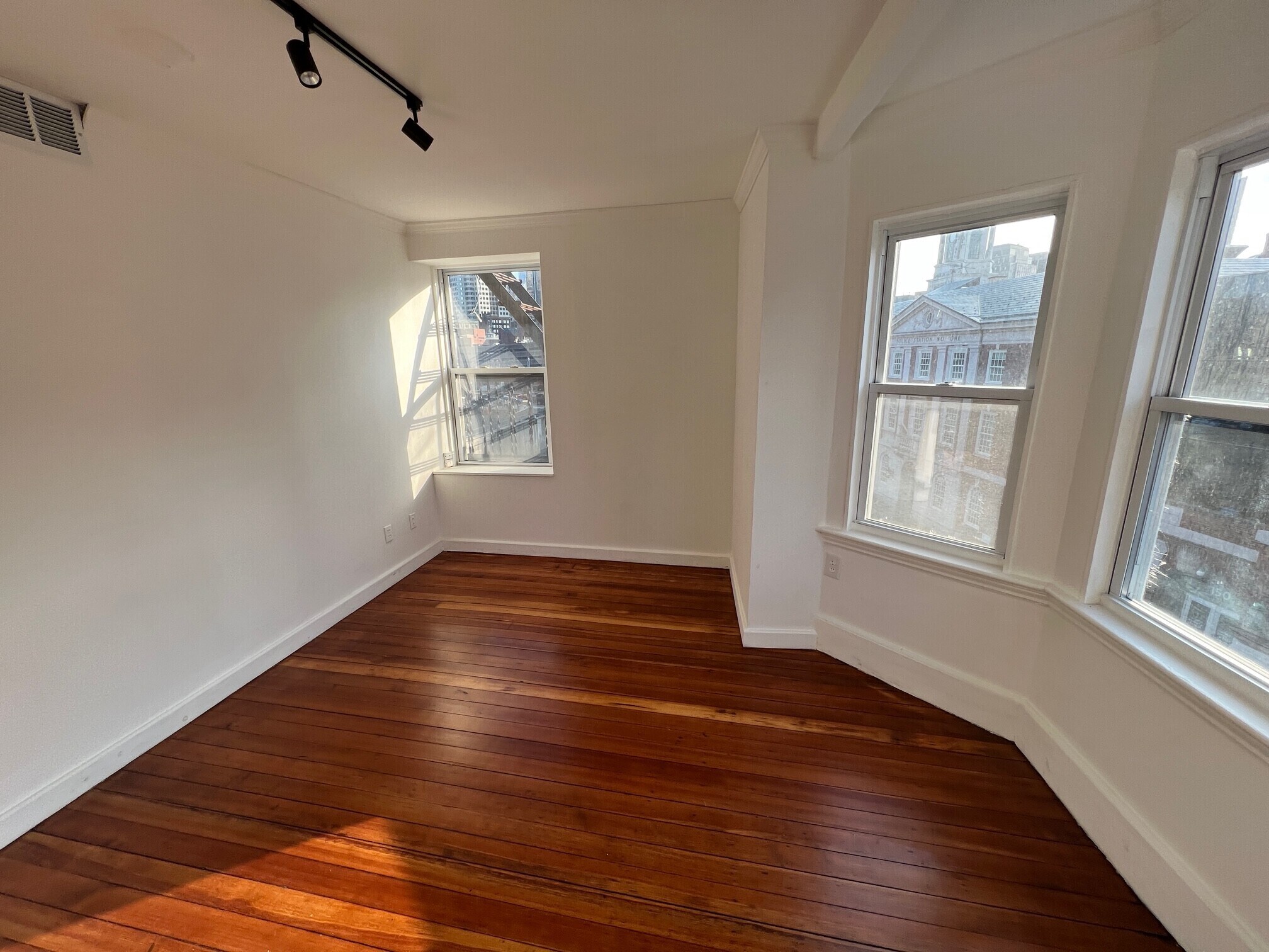 Building Photo - 148 N St