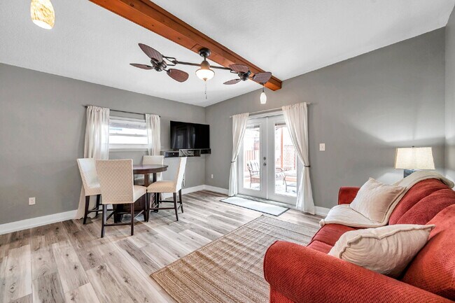 Building Photo - Fully Furnished Pool Home | Flexible Lease...