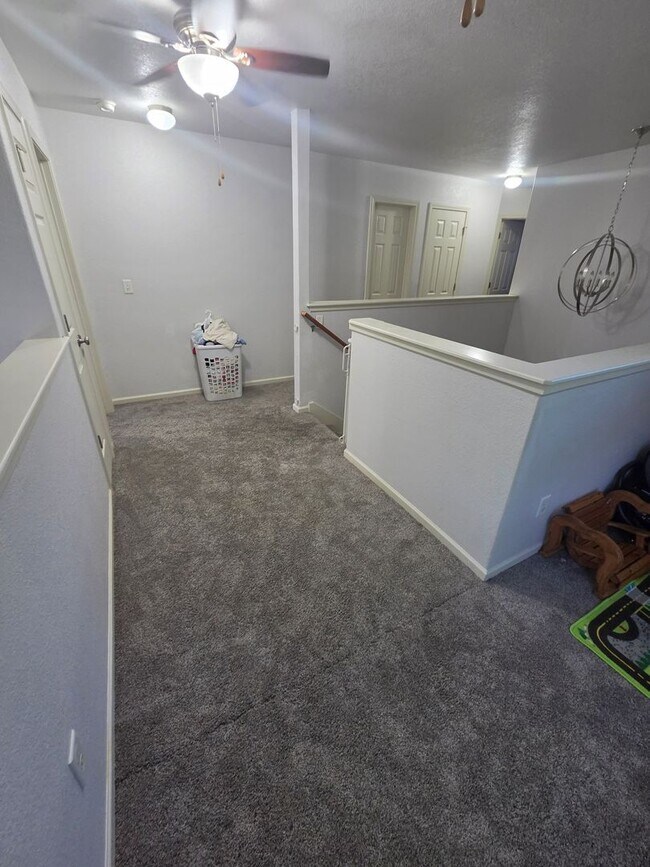Building Photo - 4 Bedroom 3.5 Bathroom Duplex
