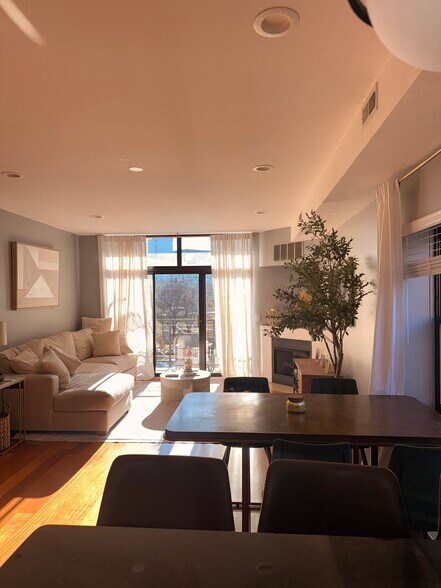 Building Photo - 651 N Milwaukee Ave